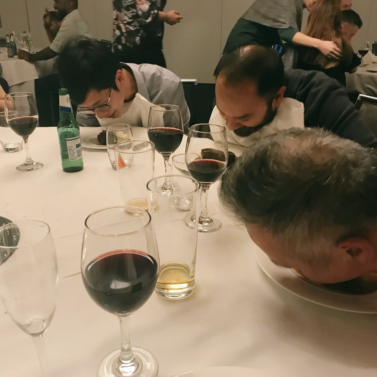 nehasihra's tweet photo. hands-free sticky toffee pudding #MUC17 https://t.co/kcDgx3XXPz
