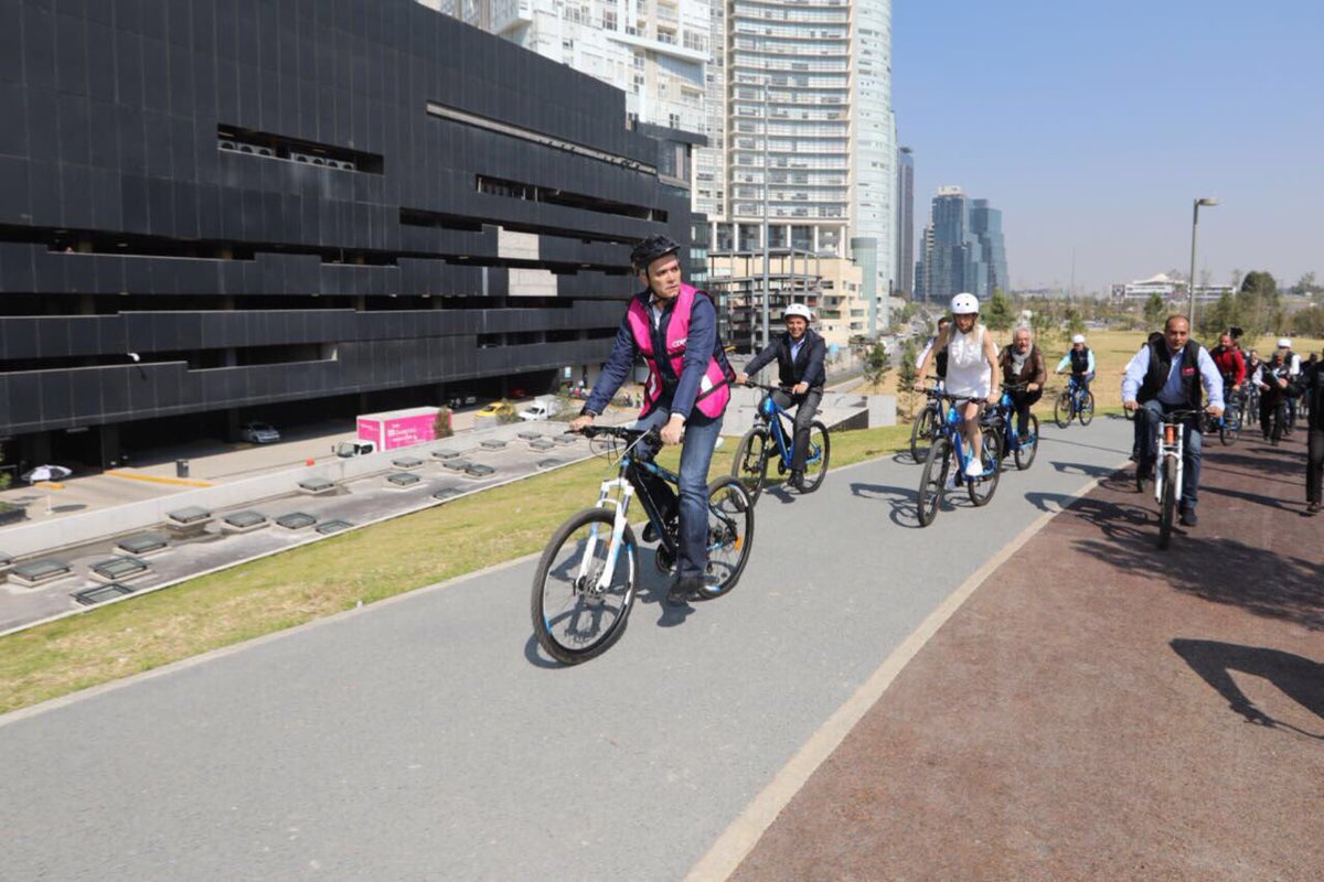 ManceraMiguelMX's tweet photo. El Parque #LaMexicana consta de 30 hectáreas; cuenta con sistema de captación de agua de lluvia, dos lagos, ciclopista e infraestructura para la recreación #mm https://t.co/PFXW57lvoX