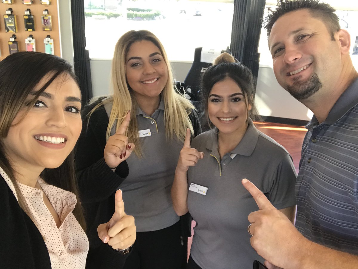 fitfoodiekarina's tweet photo. Sprint @ExpertsChoice Fletcher Pkway starting to see appointments for their Black Friday Savings! #SprintRunningTeam #SadigSelfie @SDMikeE1331 @DannyIsho @tdrugatz https://t.co/O79Ejdy1ci