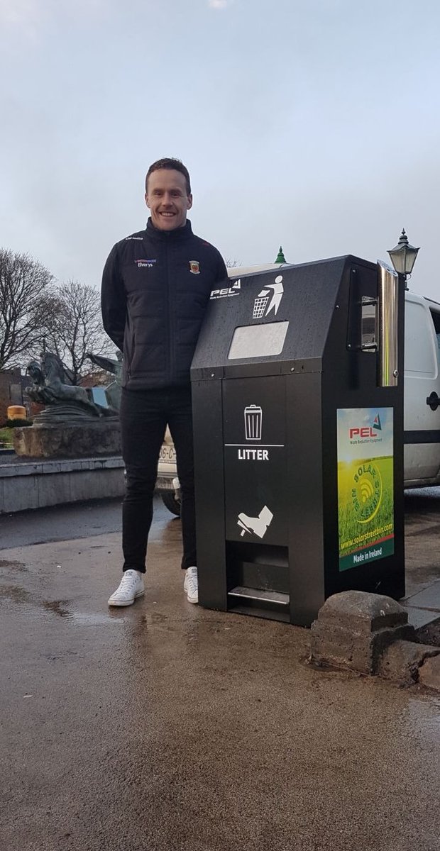 PELRecycling1's tweet image. #gaa Footballer of the year 2017 Andy Moran with the @PELRecycling1 Solar IoT Street Bin at @IceCastlebar ....