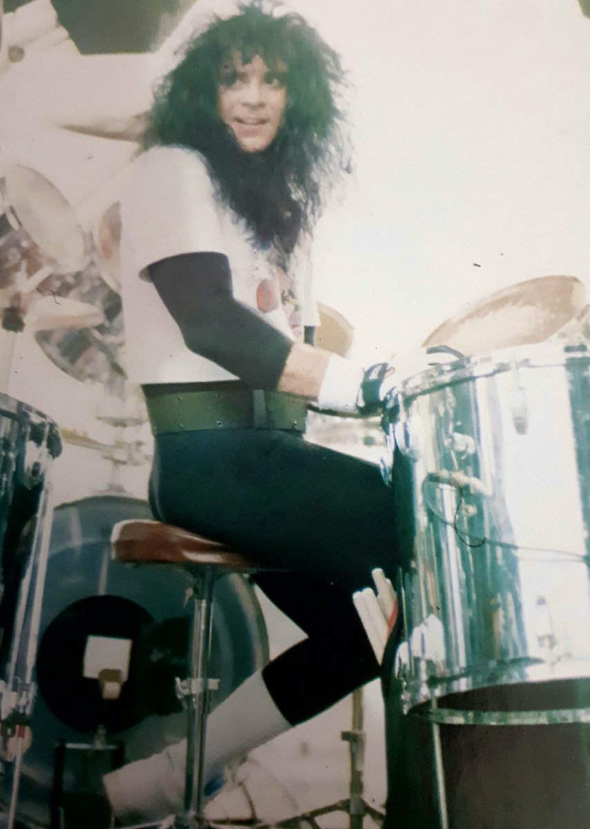 ginex68's tweet photo. rip #EricCarr very great unforgettable drummer @KISSOnline https://t.co/tV8PXXcoDp