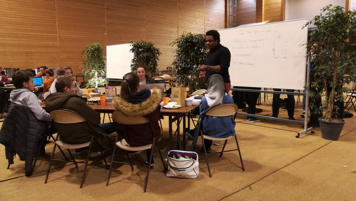 SHDBrest's tweet photo. Connaissez-vous la joëllette ? Bientôt en version low-tech en bambou, la bamboullette ? Et beaucoup d'autres projets bien souvent , comme celui-ci avec les plans publiés sous licence libre pour permettre une copie légale pas toute personne ! #SHDBrest https://t.co/DwtJzEABxO