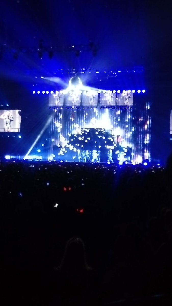 Iddstar's tweet photo. This #DiscoballPeople #StepsLive https://t.co/4lTcKZdCJu