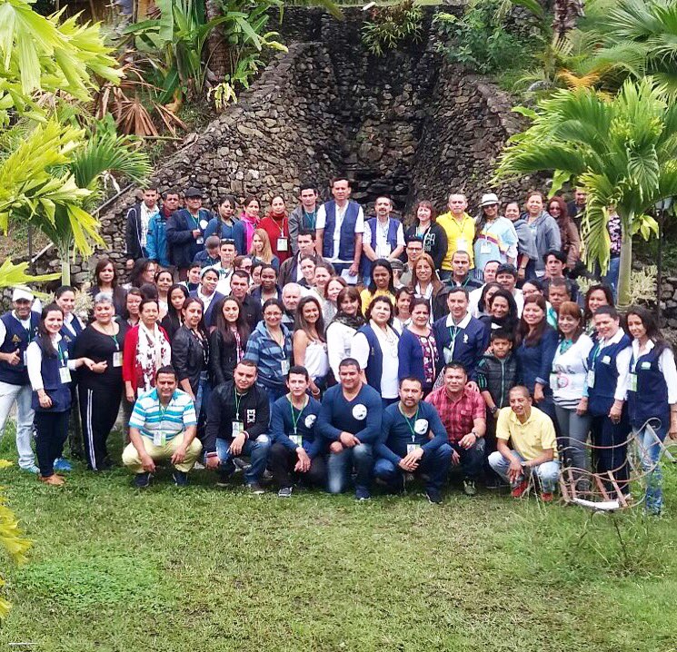 RuralCongreso's tweet photo. Nuestras instituciones #COREDUCAR al frente de procesos y proyectos de #EducaciónRural desde #ValledelCauca #FECOOP  IX encuentro Departamental de redes de Maestros #EscuelaNueva.Martha Leyton-Yamileth Aranda. https://t.co/C7bP3QkwDI