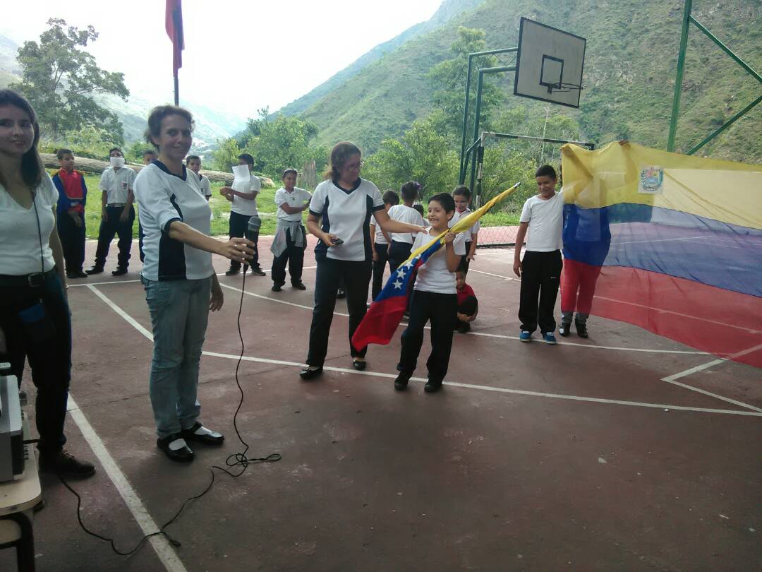 notieducatetru's tweet photo. Juramentacion brigada  de seguridad escolar en la E.B Tobías Valera Martinez mesa de gallardo Municipio #Trujillo https://t.co/1OMYGYBLEA