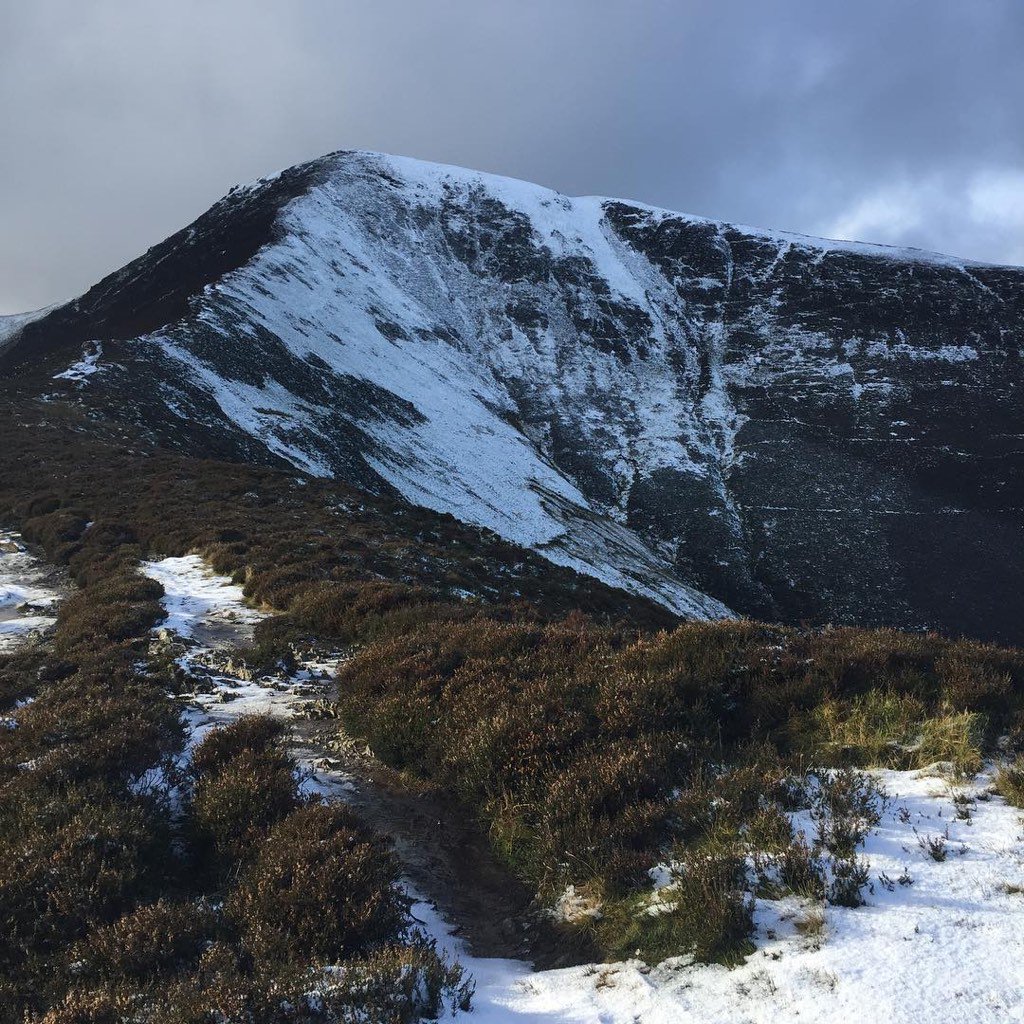 FellsandLakes's tweet photo. #snow in the #LakeDistrict A white Grisedale Pike today... https://t.co/h765TUqLHT