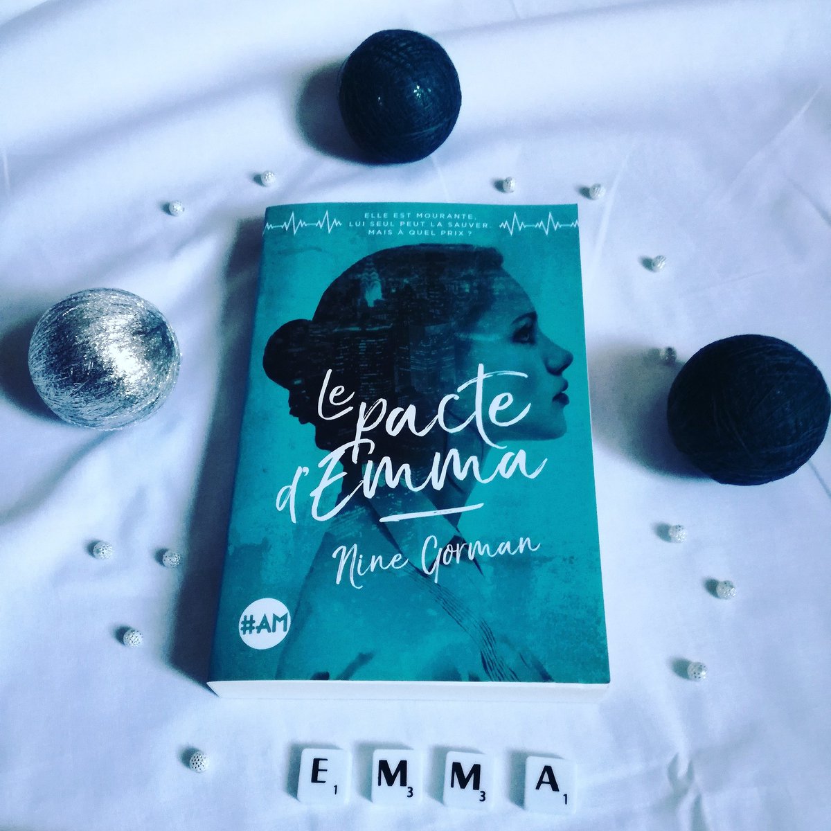 Rock_n_Books's tweet photo. Et voilà j'ai terminé ce livre !
Au début je me suis dit -"encore une histoire de vampire banale"-
Et bien non ce livre est vraiment bien ! Et cette fin WAHOU ! Lisez le !! #VendrediLecture @VendrediLecture @NiNeGorman #lepactedemma @AlbinMichel #roman https://t.co/dtaOcjtd9h