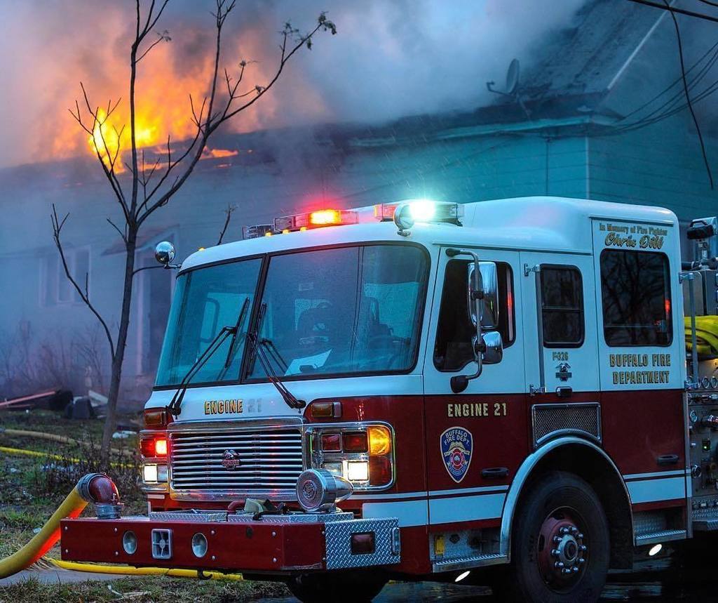 BomberoDesigns's tweet photo. Great shot from @firedeptshutterbug #bomberodesigns ・・・
Using the Front Intake.
#firefighters #firefighting #enginecompany #enginework #wateronthefire #buffalofire #BuffaloFireDept #engine21 #positivewater #firstdue #vacant #firethroughout #roofisoff… https://t.co/Uq7stgb8tC https://t.co/eaWYjBJglx
