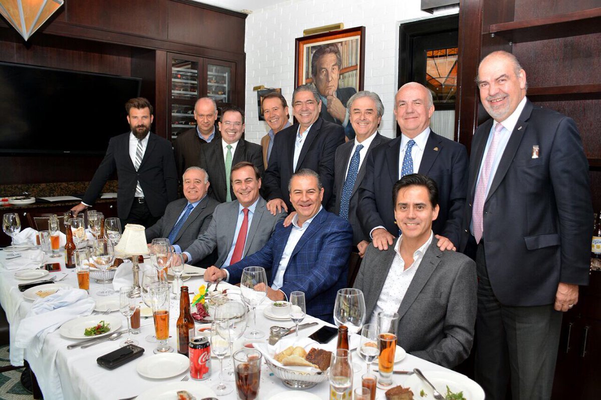 jpcastanon's tweet photo. Celebrando la vida, los proyectos y las coincidencias con muy buenos amigos. Muchas gracias!! https://t.co/CgJop4tulX