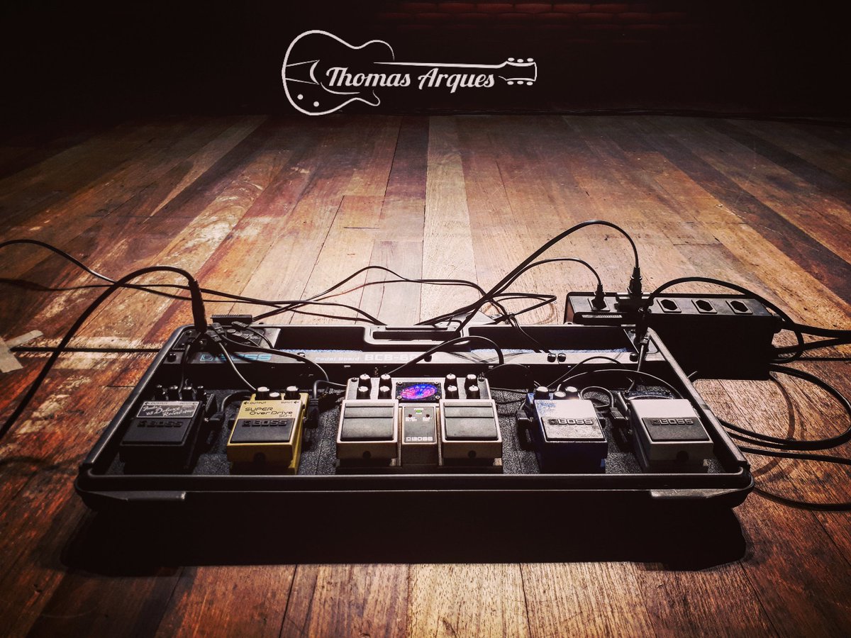 ThomasArques's tweet photo. Stage with @BossFX_US 😉🎸🔊🎶
#bossfx #bosspedals #boss_us #bossbrasil #rolandbrasil https://t.co/nXluRBEcyt