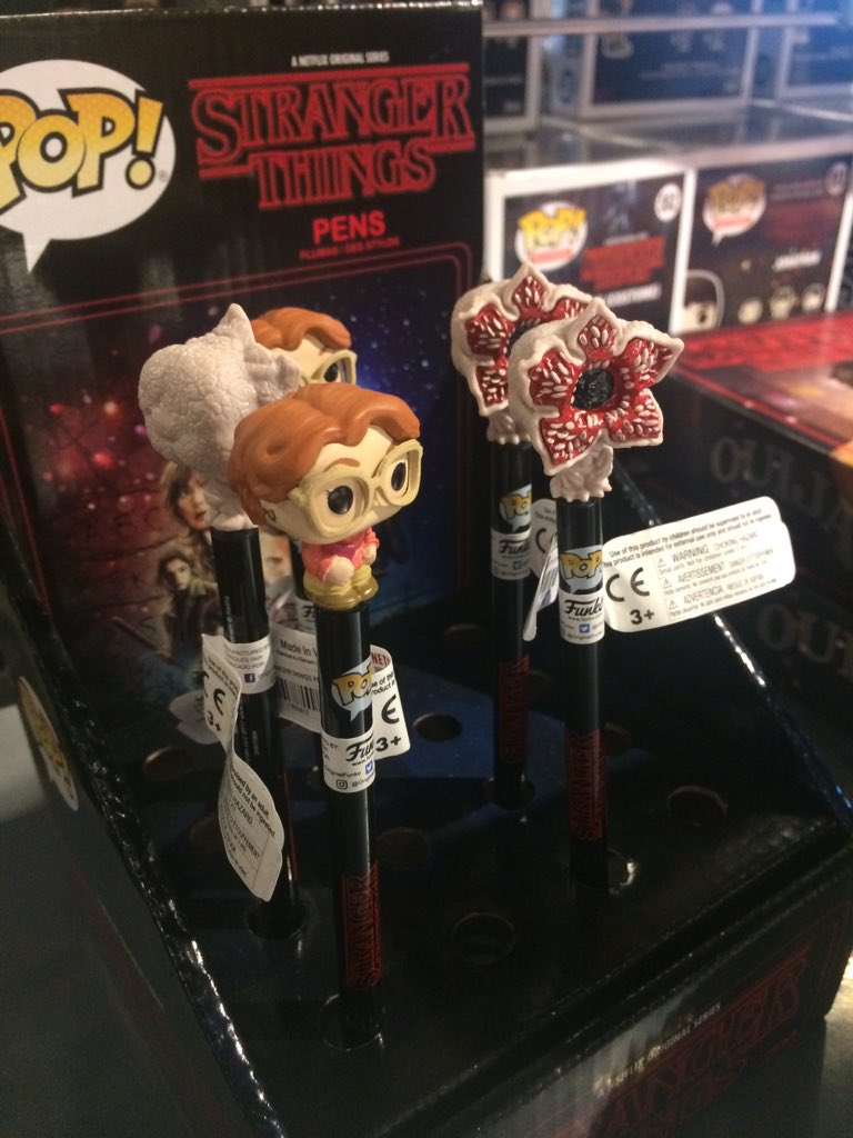 sofiameetsworld's tweet photo. Why is everyone leaving Barb alone with the Demogorgons? #strangerthings #savebarb https://t.co/X28cPeyW94