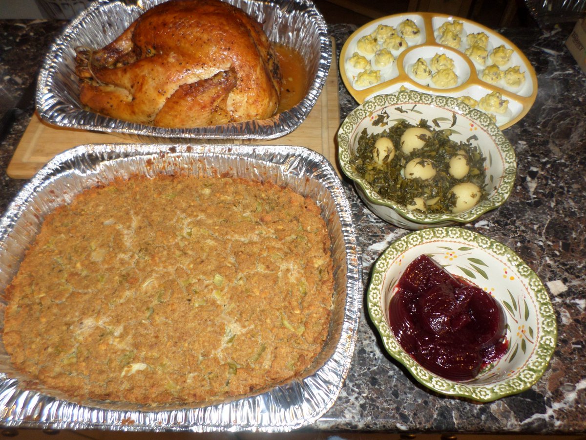 Schatzilein8's tweet photo. @GordonRamsay #ShowMeYourBird ... and we are still eating today. 🦃🍗🍰🥂 https://t.co/bRYkBQU6Lx