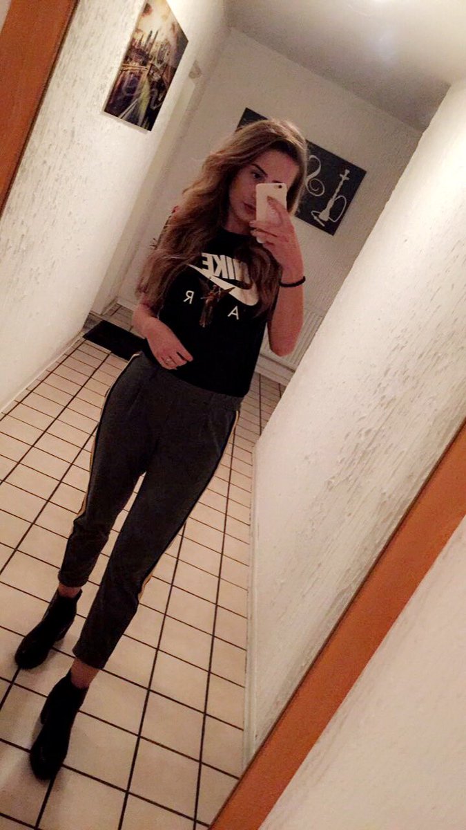 EmmaFastLife's tweet image. What do you guys think of my new hair? #zoobenieuwd