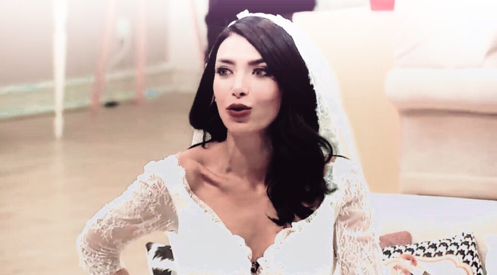 didoslife__'s tweet photo. Köprücük kemiğin diyorum yaşamalık alan 💜   @ddelen  #didemdelen https://t.co/sQJGueKlhq