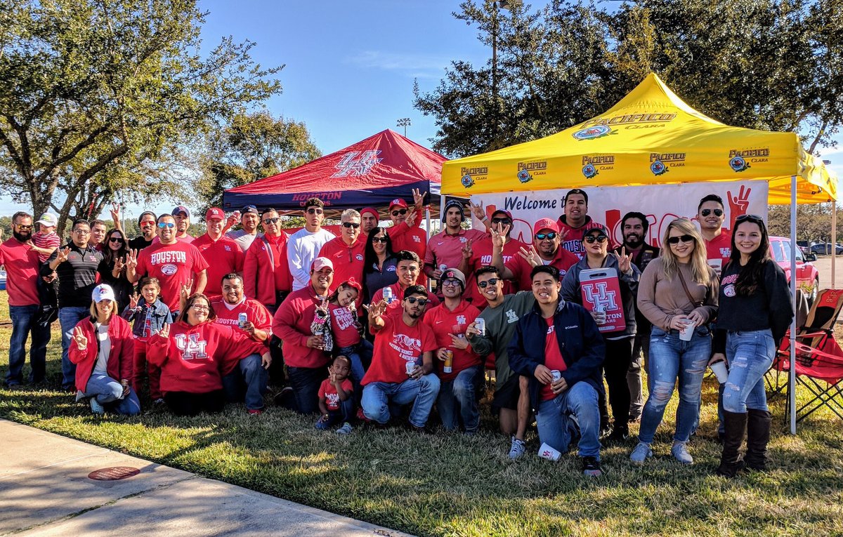 Coogston's tweet photo. Great 2017 Tailgating Season! Proud to support our @UHCougarFB team every home game! Ready to Travel to watch the team! #GoCoogs #HTownTakeover Thanks again to @granelglobal and @coronaextrausa https://t.co/T2mFXylIwa