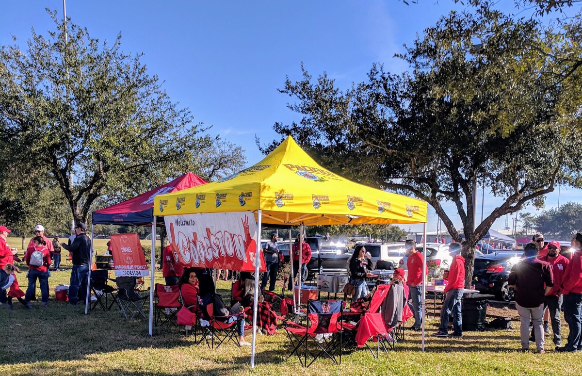 Coogston's tweet photo. Great 2017 Tailgating Season! Proud to support our @UHCougarFB team every home game! Ready to Travel to watch the team! #GoCoogs #HTownTakeover Thanks again to @granelglobal and @coronaextrausa https://t.co/T2mFXylIwa