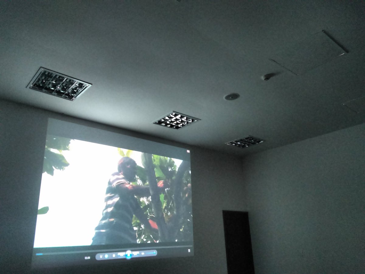 FICDEH's tweet photo. #ElCineNosUne con Pereira. Comienza proyección de la película @chocolatedepaz en #Confamiliar. #CirculaciónNacional https://t.co/qU1T78hmLx