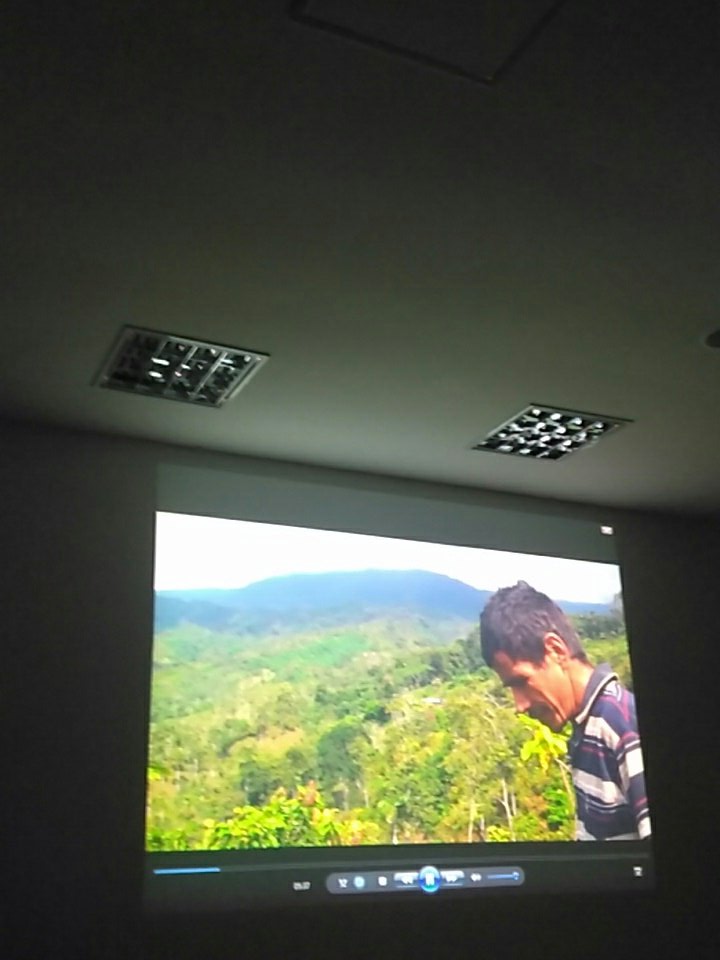 FICDEH's tweet photo. #ElCineNosUne con Pereira. Comienza proyección de la película @chocolatedepaz en #Confamiliar. #CirculaciónNacional https://t.co/qU1T78hmLx