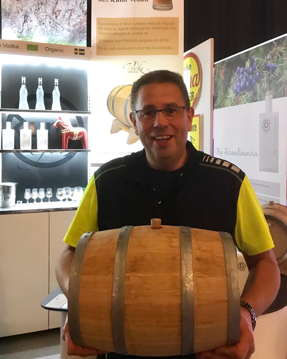 Runavodka's tweet image. Grattis . Första ginfatet har fått en egen ägare.  #gin #fat