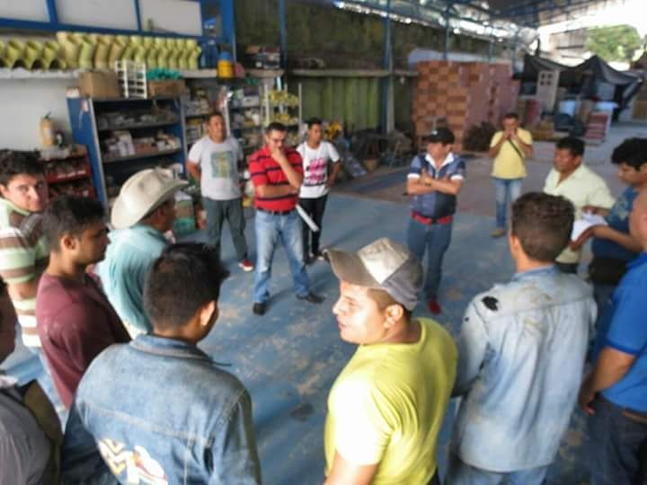 LEC2017Yopal's tweet photo. Empresarios de la carrera 21 se ponen la camiseta por Yopal. https://t.co/zeaedgOLWe