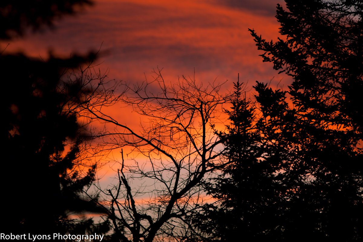 what a beautiful sunset, a couple more #vtwx <a href="/TylerJankoski/">Tyler Jankoski NBC5 📺</a> @CaitlinMyNBC5 <a href="/MichaelPageWx/">Michael Page</a> <a href="/VermontTourism/">Vermont Tourism</a> @TimNBCBoston <a href="/wcax/">Channel 3 News</a> <a href="/SeanMParker/">Sean Parker</a> <a href="/JimCantore/">Jim Cantore</a> <a href="/ericfisher/">Eric Fisher</a> @THISISVT <a href="/NWSBurlington/">NWS Burlington</a> <a href="/TerryWBZ/">Terry Eliasen</a>