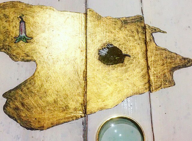 LostSpeciesDay's tweet photo. Detail from @hannahbatts ‘Hihi Door’ currently displayed @ONCAnetwork for #RDLS2017 -Hihi are nectarivorous #pollinating birds, native to NZ, now largely confined to offshore islands. Species went extinct on mainland due to invasive black rats & avian disease, plus deforestation https://t.co/biKv9UVtw9