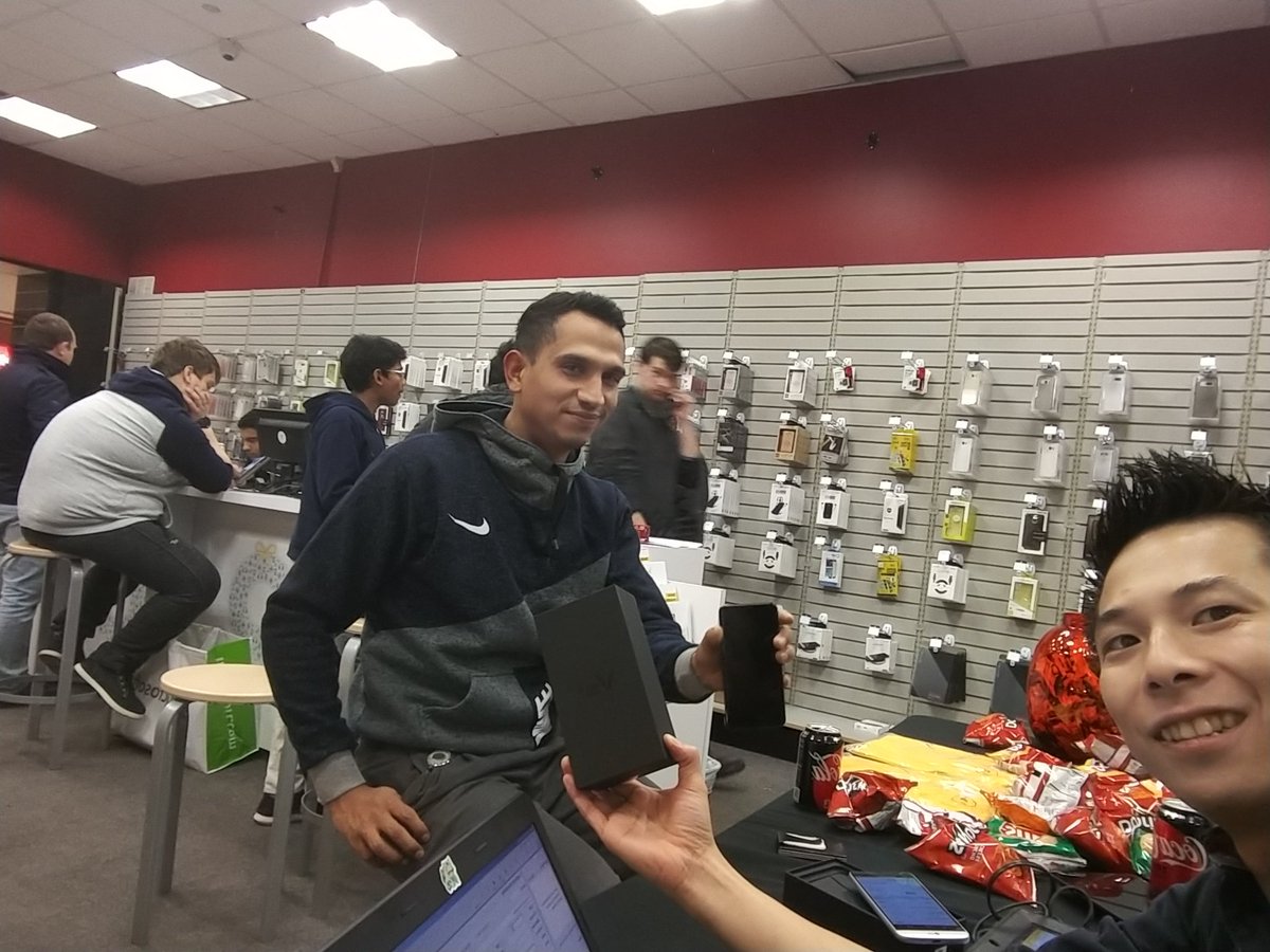 NguyenVPhuc's tweet photo. Here's a V30+ @dreamteamsprint  @SellWithLG @Pincus_NEast @iMobileUSA @Sprint4NE https://t.co/9vh026revZ