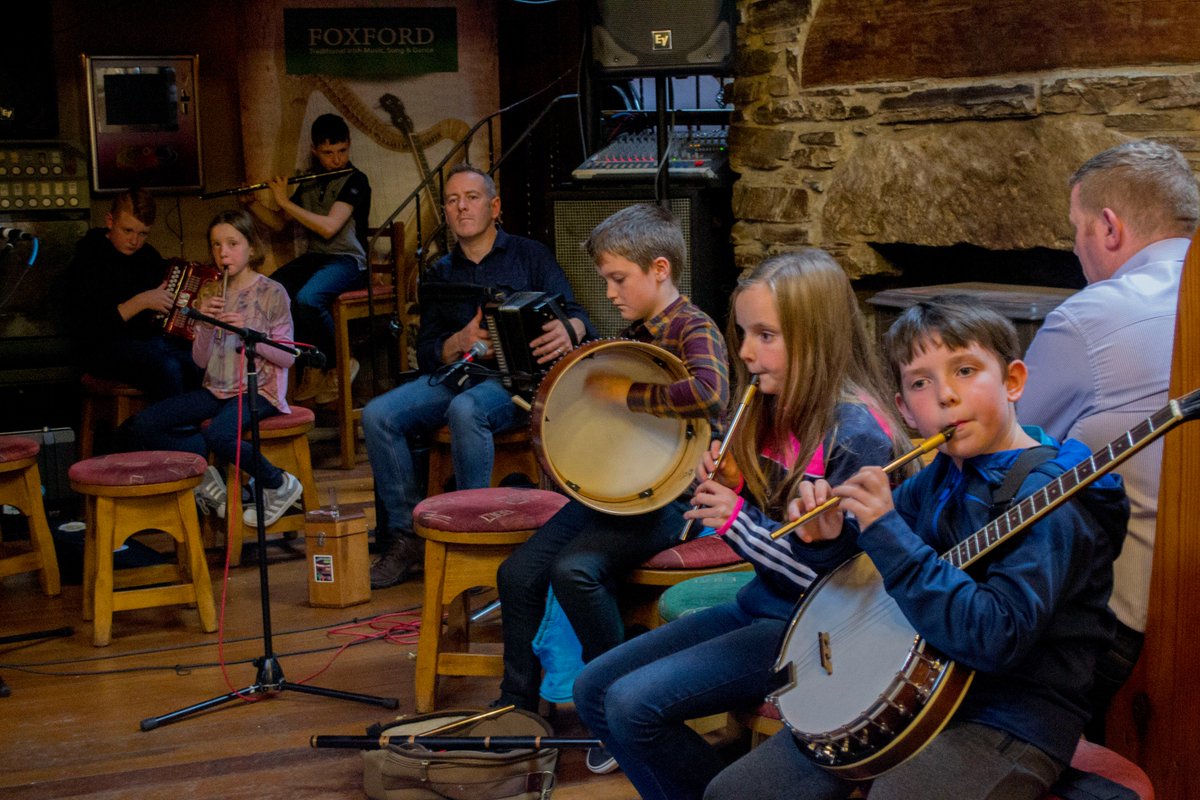 Abourke3Aoife's tweet photo. The Junior Sessiún at Cruiser's Bar in Foxford
#Mayo #Music #Sessiún #FoxfordTraditionalWeekend https://t.co/3TETYE4xND