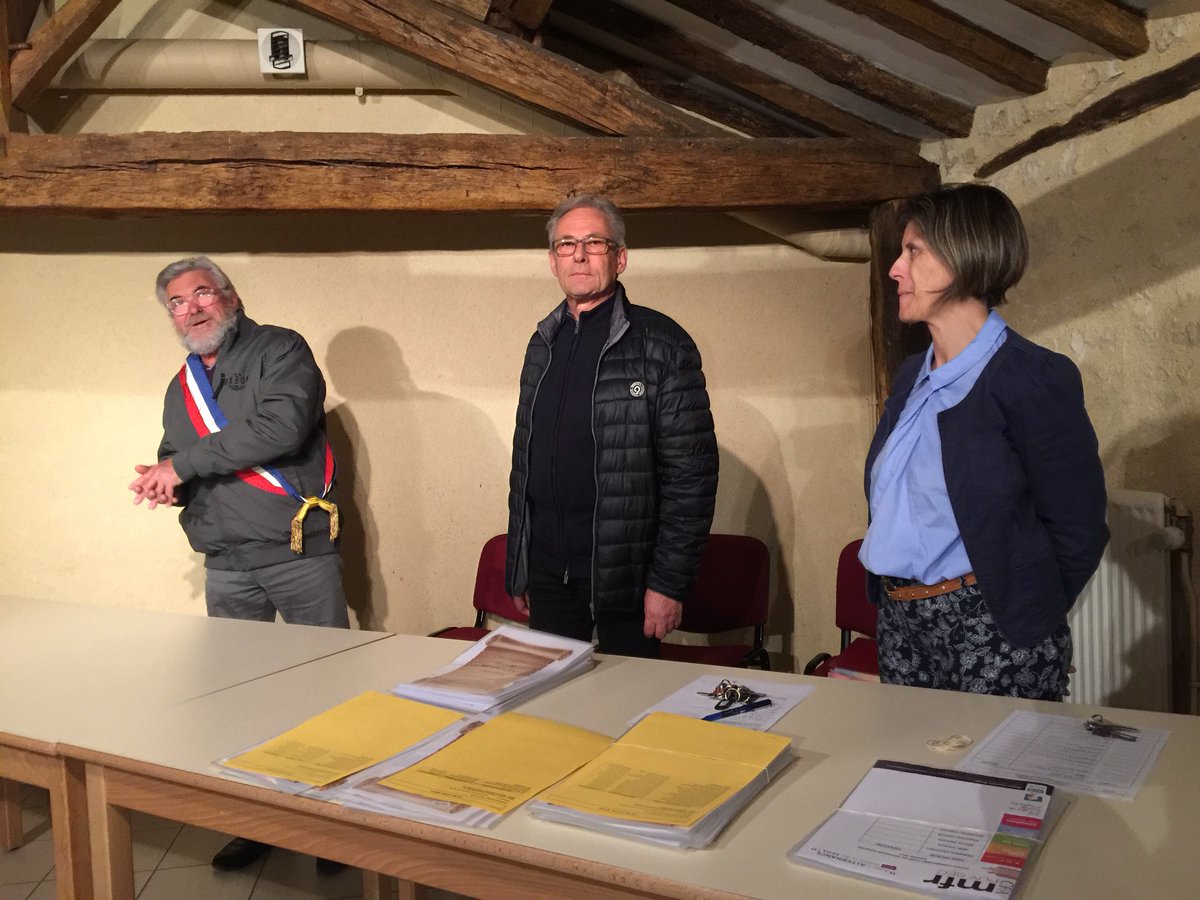 mfrpuysec's tweet photo. Remise de diplômes #DNB2017 #CAPaSAPVER #CAPaMA et #TAmfrpuysec en présence du maire de Saint-Martin-De-Fraigneau https://t.co/pRvkRukrU2