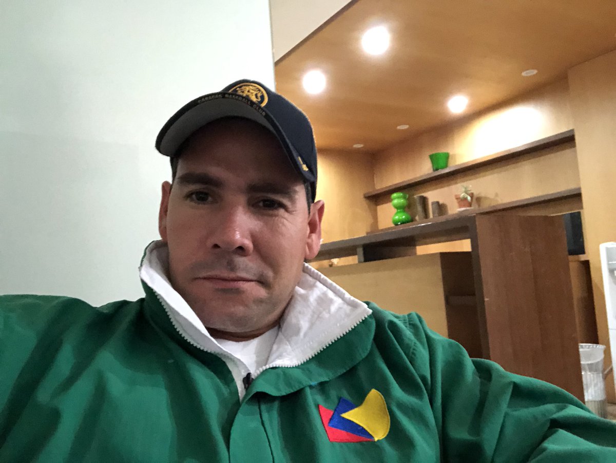 vwinstonv's tweet photo. #CorazonLlaneroApure ✈️🇻🇪allá vamos ,a la espera para salir en camino a esa tierra bendita de nuestro grandioso llano. Hoy con lo mejor de la canta criolla. Por La Paz y celebrando la navidad. Después de la LVBP por @TVesAlDia https://t.co/b8QlgCRaK3