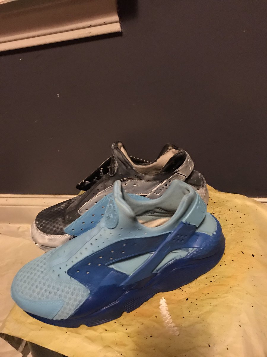 Go_Craz_'s tweet photo. Just too nasty with it everything I touch #GoCRAZ these #Huaraches are some insane #customs #CheckMeOUT available for purchase on website soon https://t.co/MjckQ5z1IO