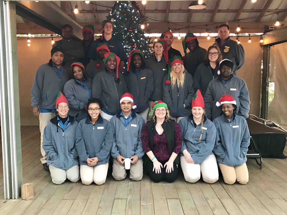 kiawahresort's tweet photo. Happy Holidays from our family to yours! 🎄♥️ #MingoPoint #villabanquets #kiawahthanksgiving https://t.co/hjsNWvFAOq