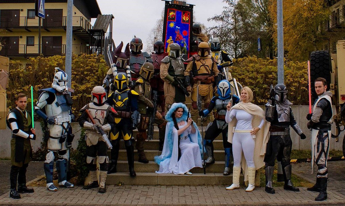 And get a look inside last week's Sci-Fi Con with this Vlog! Are you ready to troop with the Twin Suns?
#mandomercs #StarWars #mmcctwinsuns

youtube.com/watch?v=YUH77-…