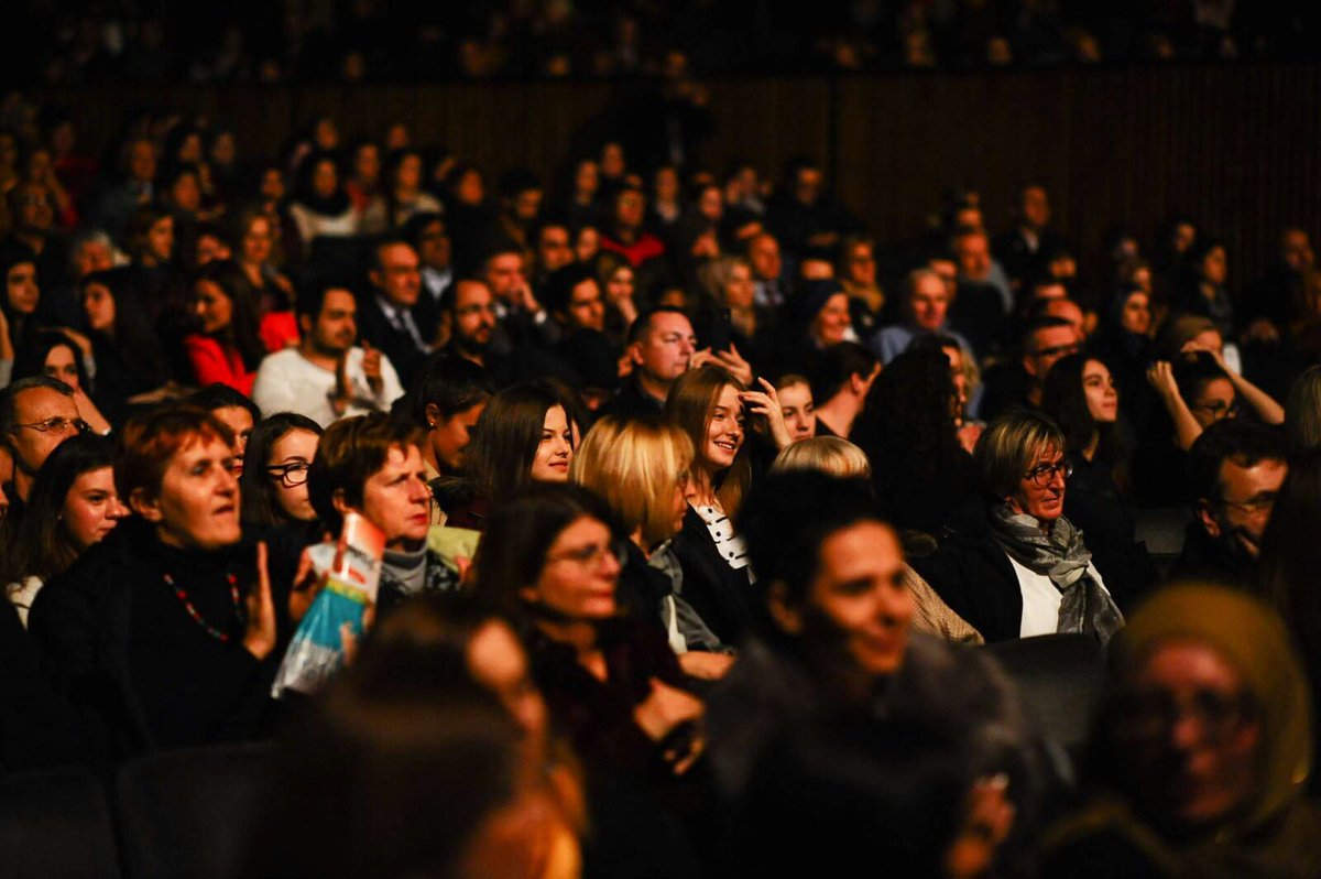 Türkiye Cumhuriyeti Cumhurbaşkanlığı himayelerinde “Zümrüd-ü Anka Bir Medeniyet Müzikali” konseri Saraybosna'da gerçekleştirildi.
U Sarajevu je održan koncert "Ptica simurg-mjuzikl jedne civilizacije" pod pokroviteljstvom Predsjedništva Republike Turske. <a href="/yeeorgtr/">Yunus Emre Enstitüsü</a> @SaraybosnaBE