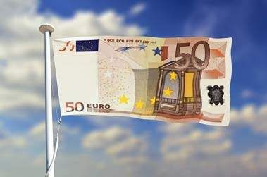 Selon un rapport de l'OCDE, la France paye mal ses infirmiers et infirmières exerçant dans les hôpitaux : “les professionnels français touchent un salaire 5 % en dessous de la moyenne nationale” buff.ly/2zZq4Tn #IDE #IDEL