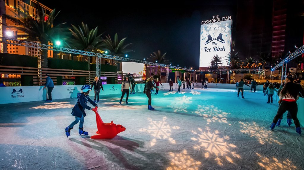 Cosmopolitan_LV's tweet photo. S’mores. Spiked drinks. Snow. The Ice Rink is back & open daily—see you on the ice. #IceOverLV https://t.co/VcB6U1BoXu https://t.co/5nX1Q3zADm