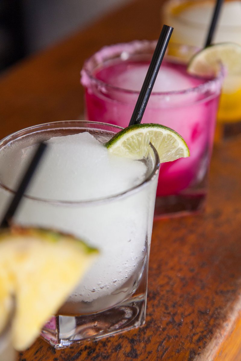 It's finally weekend! Only thing that should be on your mind is what flavor of margarita you're gonna have 🍹