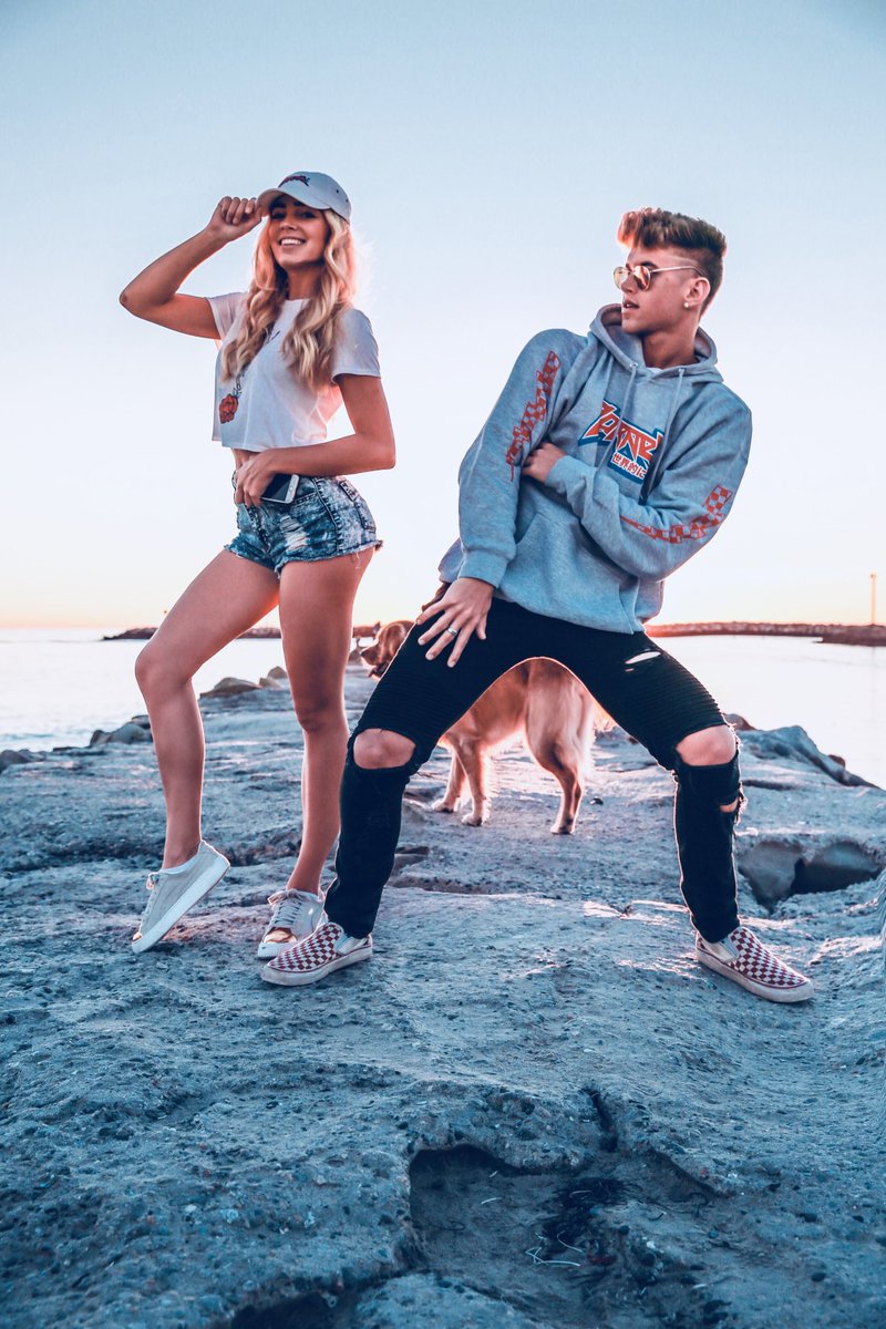 natekgarner's tweet photo. GARNER MERCH GIVEAWAY!
It’s hoodie season, get yours now! RETWEET to win a free hoodie 👀🔥

https://t.co/aIkdnHO8EM https://t.co/kC4SmMahbS