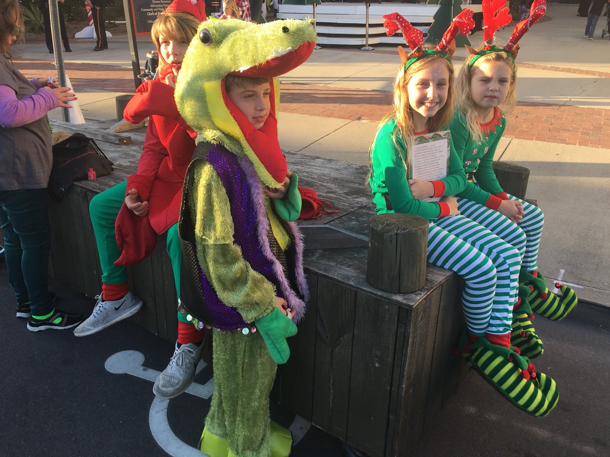 DowntownPcola's tweet photo. Whoβs ready for the #ElfParade in #downtownPensacola? @pnswinterfest π
πΌ https://t.co/9ePcCfiZBm