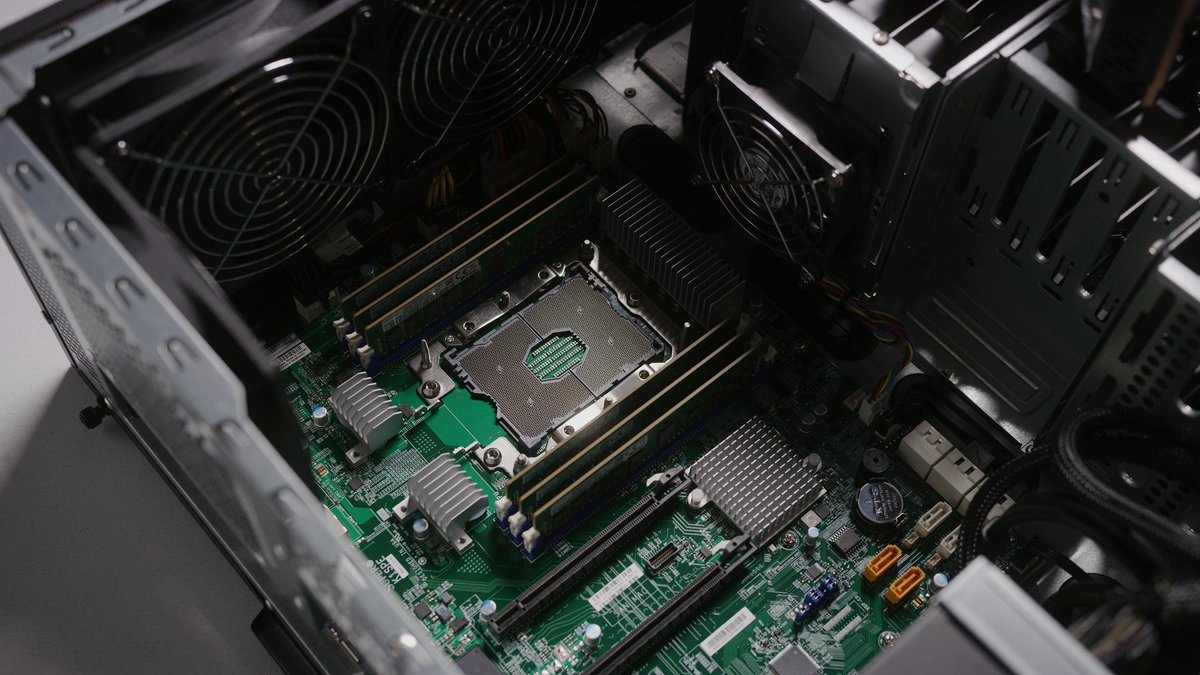 LinusTech's tweet image. Ever seen SIX CHANNEL MEMORY?!