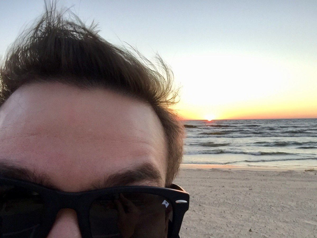 dj_roclo's tweet photo. Just another beautiful #sunset on #lakemichigan @WilliamPainter @PureMichigan https://t.co/ktDlZfrBkC