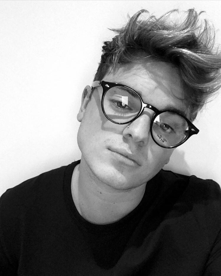 tinykrystal18's tweet photo. Block the haters. Show lots of love to him. Stick together. The Maynard fandom will live forever. @Jack_Maynard23 ❤️
#WeSupportJackMaynard #WeStandWithJackMaynard #WeLoveJackMaynard https://t.co/fBtBve3F81