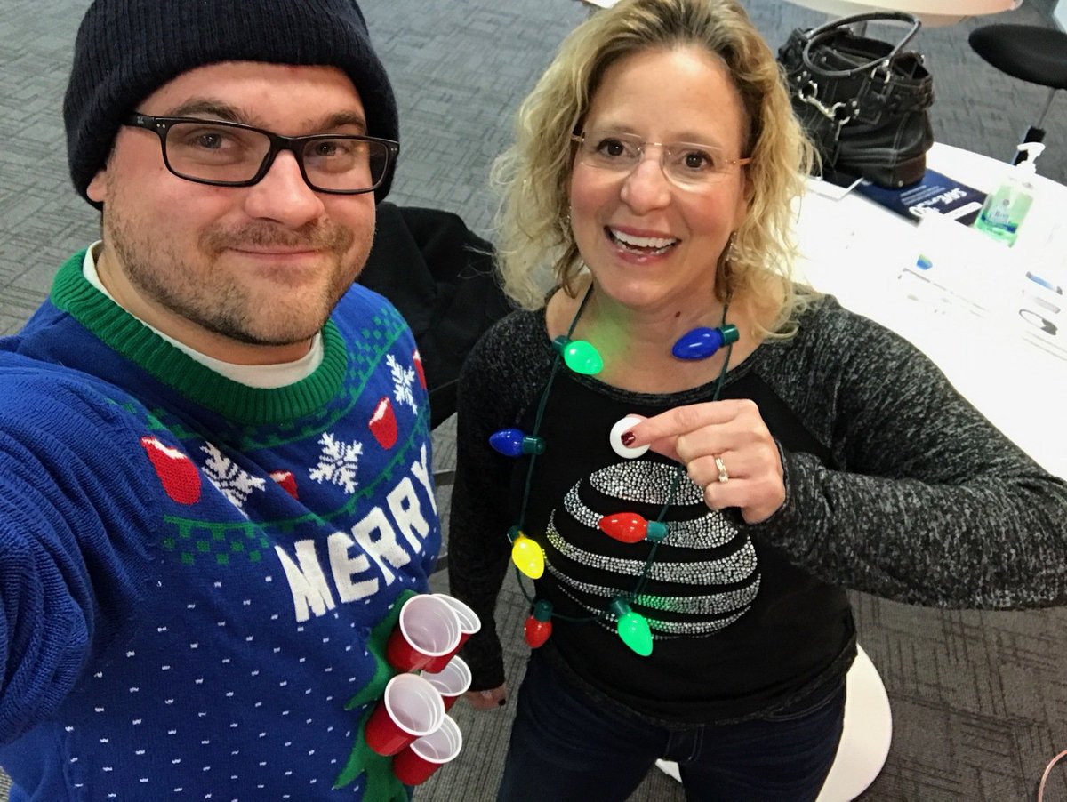 RobinWat4's tweet photo. Love the interactive Christmas sweaters. #OHsnapthatsugly #nobeer https://t.co/fbUrC85Nmg
