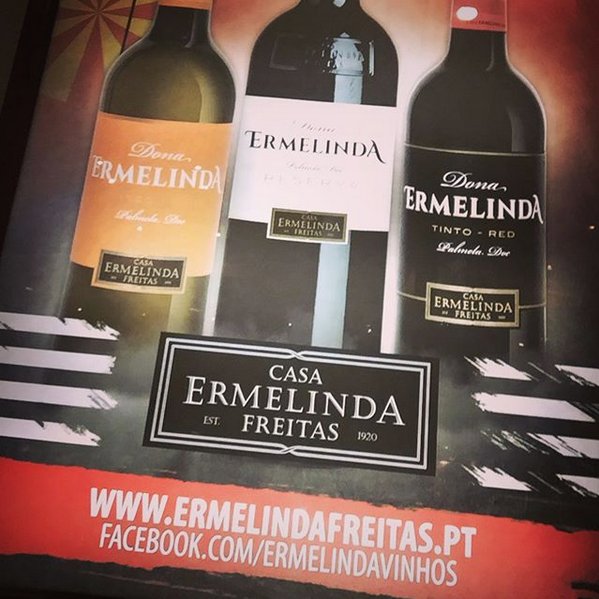 ErmelindaVinhos's tweet photo. use a hashtag #COMaErmelinda quando vir os vinhos da Casa no Vodafone Mexefest 🍷 Bom Festival 🎸#VodafoneMexefest2017 #Mexefest2017 #Mexefest https://t.co/7w9dchsGKw