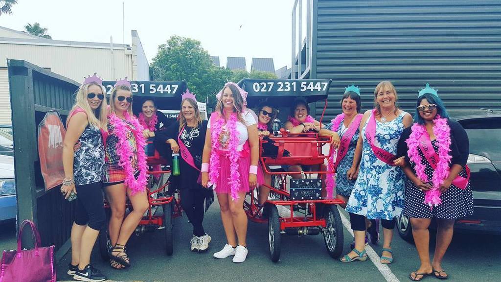 Indibikesltd's tweet photo. Happy hens do this  morning. 💜🎉💟🏵 .
.
.
#hensdo #gogirls #weddingparty #funday #mountmaunganui #mountbeach #tauranga https://t.co/alax1UfsyX