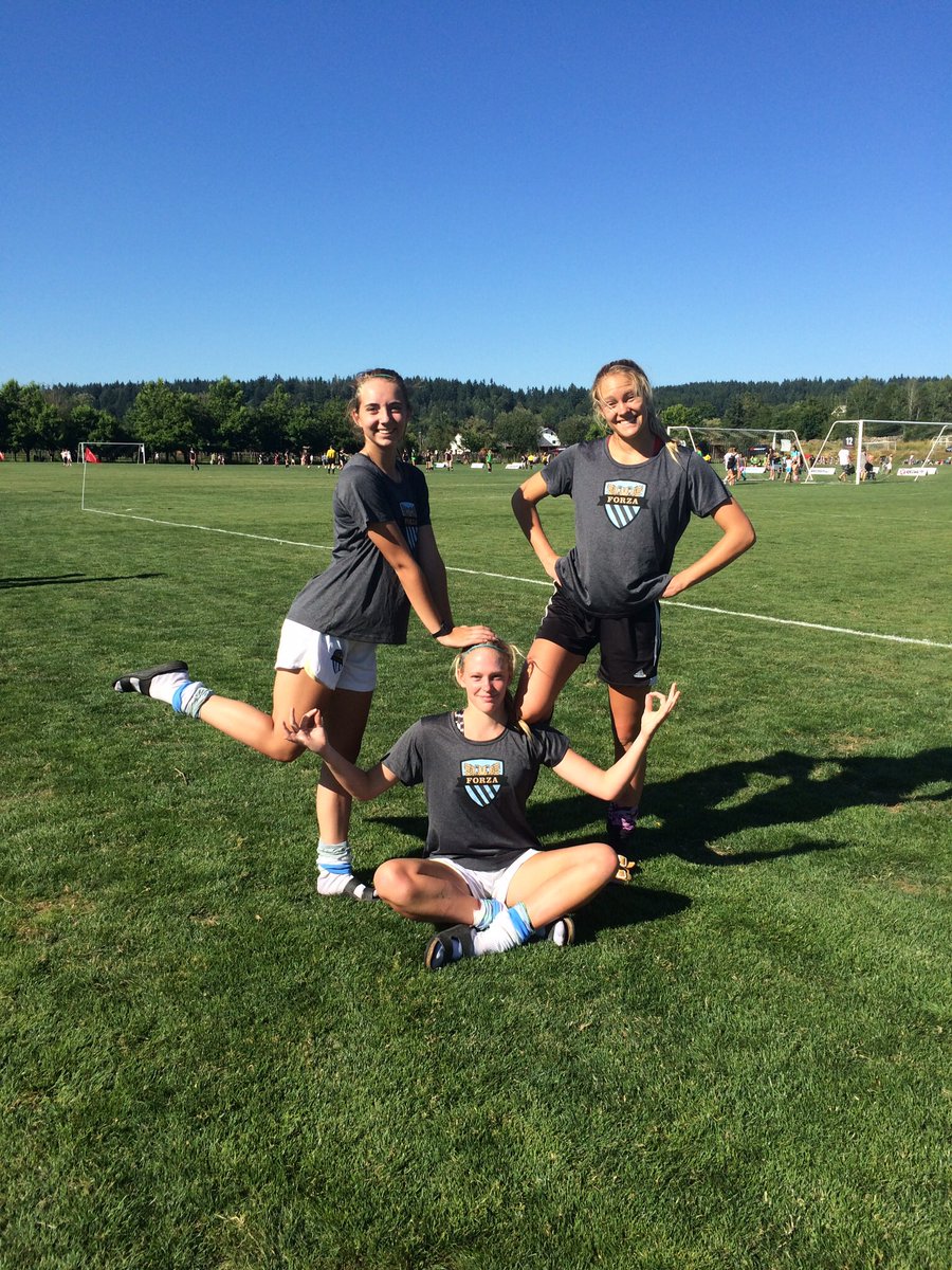 Kennedyymichel's tweet photo. kinda really sad this is our last year of the signature pose at tournaments 😢 https://t.co/wBEWbRxqWk