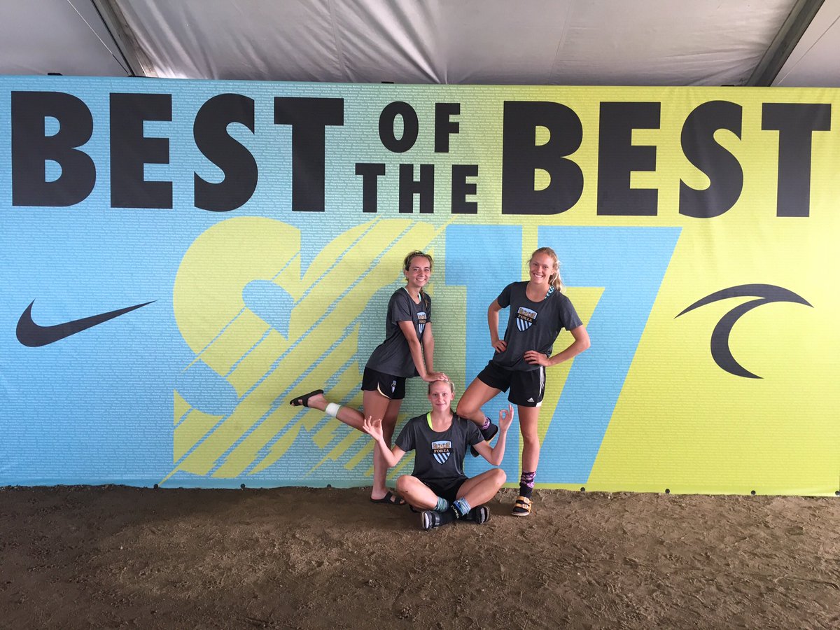Kennedyymichel's tweet photo. kinda really sad this is our last year of the signature pose at tournaments 😢 https://t.co/wBEWbRxqWk