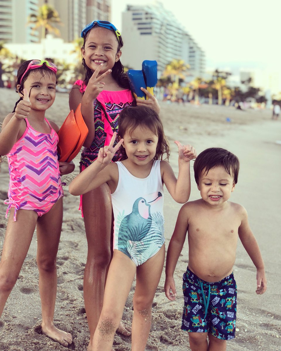 BolanosBunch's tweet photo. Why shop on #blackfriday when I have everything I need 😇. ❤️ #family #beach #bolanosbunch https://t.co/G1pHm9OIvN https://t.co/cUldgQgnTE