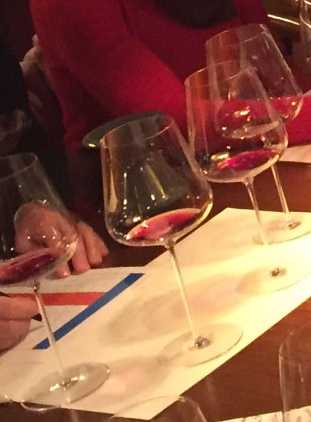 Beate_Schindler's tweet photo. Im neuen #Focus: die besten Weine des #FocusWeintest 2017! Wunderbare Tropfen aus fast allen deutschen Anbau-gebieten! Wir gratulieren herzlich! https://t.co/vOCJM9LwEg