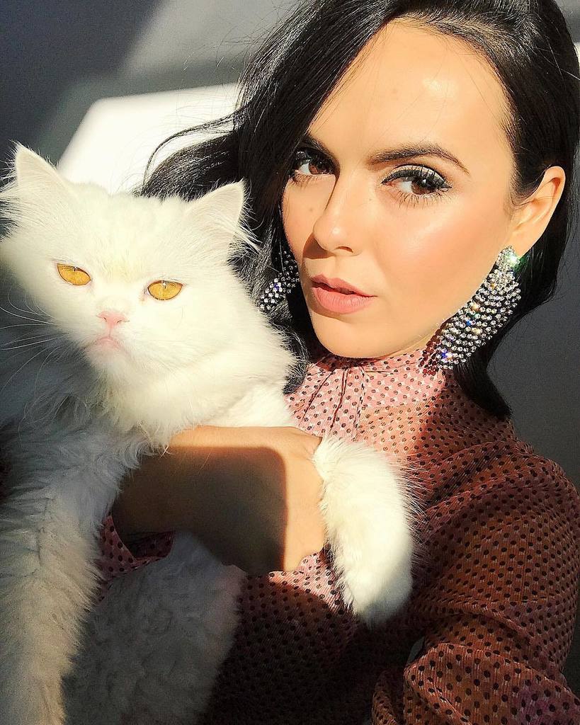 dearmilano's tweet photo. Miu & I ✨ Makeup: YSL Beauty All Hours Primer + All Hours Foundation + Tatouage Couture Matte Stain 7 ✨ #YSLBeautyCrew #YSLBeauty #dearBeautyTips https://t.co/nZiq2H5shc https://t.co/Sz7vdADRZs